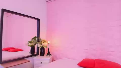 Emma Sandoval online show from September 15, 2:40 pm