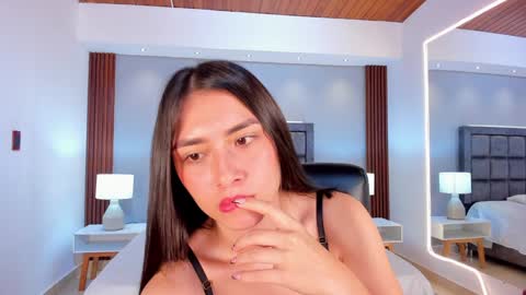 Snapshot of emmaa_robertts chatting on February 3, 11:31 am Emma Everyday From 0530 to 1430 Col Time online show from February 3, 11:31 am