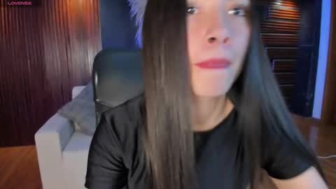 Snapshot of emmaa_robertts chatting on October 16, 1:55 pm Emma Everyday From 0530 to 1430 Col Time online show from October 16, 1:55 pm