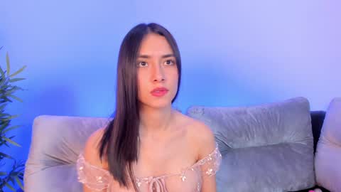 Snapshot of emmaa_robertts chatting on February 17, 5:55 pm Emma Everyday From 0530 to 1430 Col Time online show from February 17, 5:55 pm
