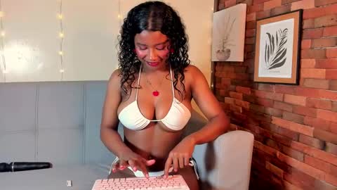 Snapshot of emmaconneer chatting on December 27, 5:05 pm Emma online show from December 27, 5:05 pm