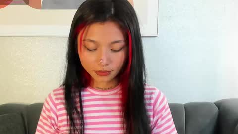 Snapshot of emmaduff_ chatting on October 14, 11:57 am online show from October 14, 11:57 am