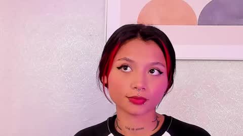 Snapshot of emmaduff_ chatting on October 9, 11:59 am online show from October 9, 11:59 am