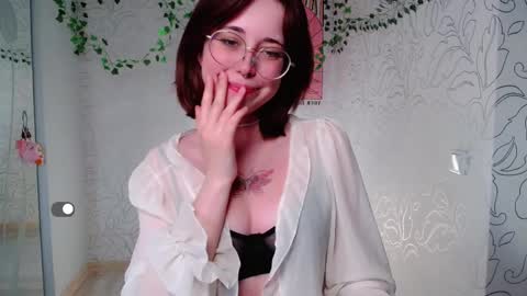 Snapshot of emmae__ chatting on December 23, 5:17 am Emma online show from December 23, 5:17 am