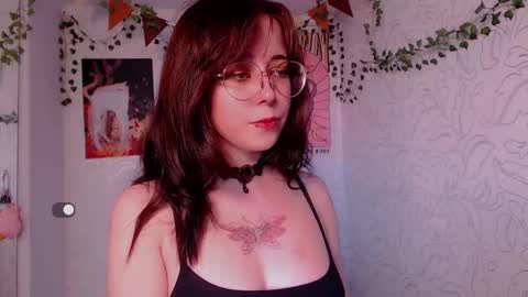 Snapshot of emmae__ chatting on October 12, 8:29 am Emma online show from October 12, 8:29 am