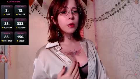 Snapshot of emmae__ chatting on January 4, 9:32 am Emma online show from January 4, 9:32 am