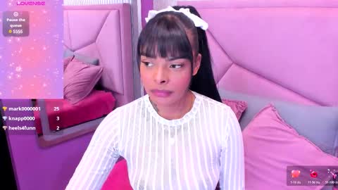 emmaebony_ online show from November 27, 12:46 pm