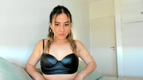 emmakj_ online show from October 20, 4:56 pm