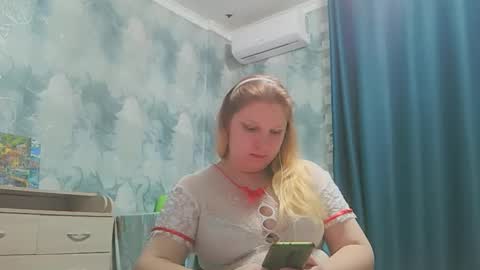 Snapshot of emmamelody944534 chatting on October 16, 7:13 pm emmamelody online show from October 16, 7:13 pm