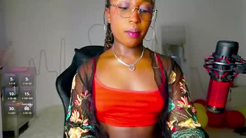 Snapshot of emmasanzoficial chatting on September 25, 12:01 pm Sara online show from September 25, 12:01 pm