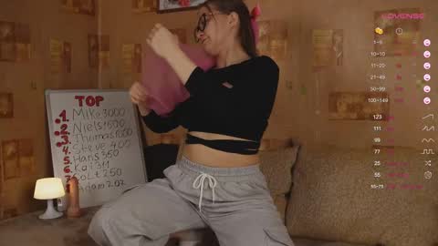 Mia online show from February 21, 5:09 pm