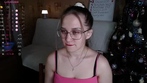 Mia online show from December 20, 1:54 pm