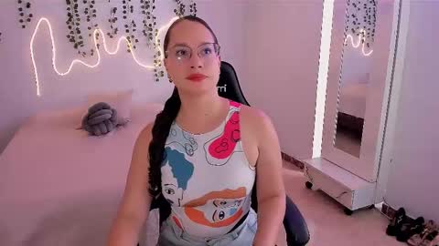 Snapshot of emmatorres9 chatting on October 6, 2:13 pm Emma Torres online show from October 6, 2:13 pm