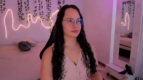 Snapshot of emmatorres9 chatting on October 15, 2:18 pm Emma Torres online show from October 15, 2:18 pm