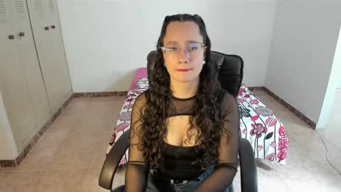 Snapshot of emmatorres9 chatting on February 22, 7:14 pm Emma Torres online show from February 22, 7:14 pm