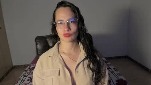 Snapshot of emmatorres9 chatting on March 2, 1:04 am Emma Torres online show from March 2, 1:04 am