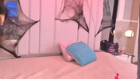 Snapshot of emmawilliams_2 chatting on October 12, 6:17 am emmawilliams_2 online show from October 12, 6:17 am