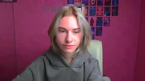 Snapshot of emmi_rossum chatting on October 16, 5:51 am Emmi online show from October 16, 5:51 am