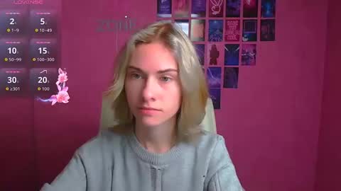 Snapshot of emmi_rossum chatting on October 17, 5:55 am Emmi online show from October 17, 5:55 am