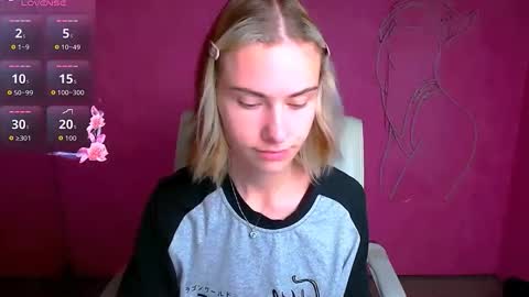 Snapshot of emmi_rossum chatting on October 6, 5:14 am Emmi online show from October 6, 5:14 am