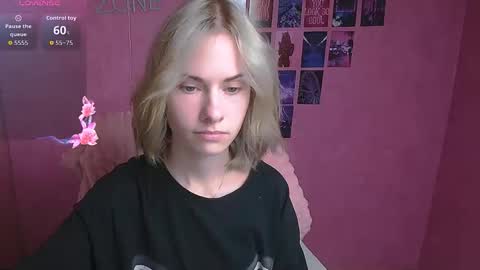 Snapshot of emmi_rossum chatting on October 19, 6:40 am Emmi online show from October 19, 6:40 am
