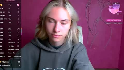 Snapshot of emmi_rossum chatting on September 27, 5:27 am Emmi online show from September 27, 5:27 am