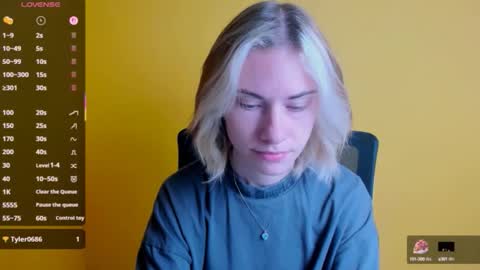 Snapshot of emmi_rossum chatting on September 29, 5:17 am Emmi online show from September 29, 5:17 am