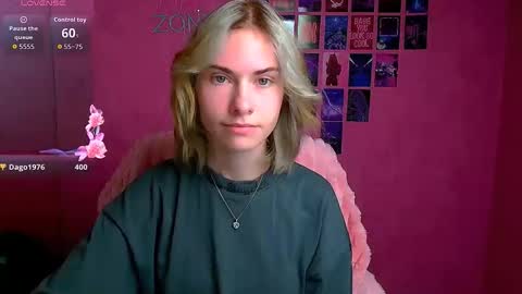 Snapshot of emmi_rossum chatting on October 18, 6:28 am Emmi online show from October 18, 6:28 am