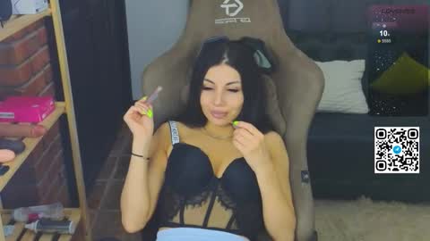 Mia online show from November 30, 10:06 pm