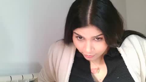 Snapshot of emmie_xxx chatting on February 3, 10:25 am emmie online show from February 3, 10:25 am