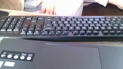 Snapshot of emmie_xxx chatting on February 13, 9:09 am emmie online show from February 13, 9:09 am