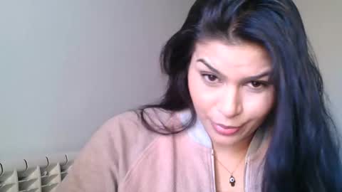 Snapshot of emmie_xxx chatting on February 1, 2:45 pm emmie online show from February 1, 2:45 pm