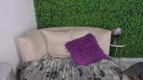 Emmiily online show from February 19, 2:12 am