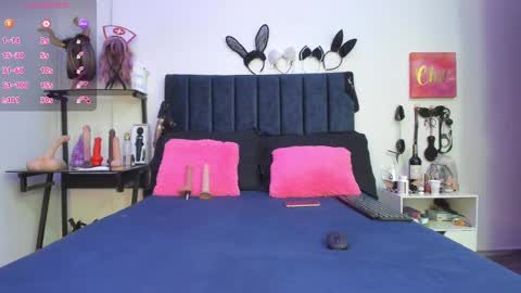 Snapshot of emmily_giraldo chatting on February 19, 11:49 am online show from February 19, 11:49 am