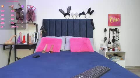 Snapshot of emmily_giraldo chatting on February 12, 11:51 am online show from February 12, 11:51 am