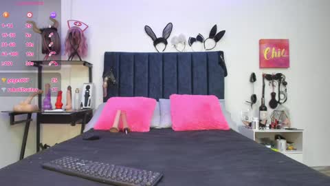 Snapshot of emmily_giraldo chatting on February 6, 2:58 pm online show from February 6, 2:58 pm