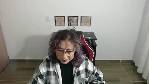 Emmily online show from December 2, 5:48 am