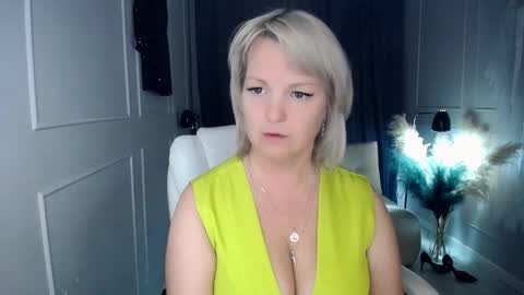 emmmam online show from October 18, 1:26 pm