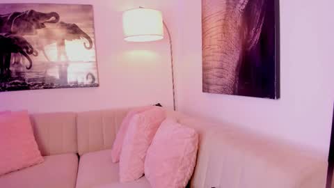 Emmy Heart online show from February 8, 4:05 am