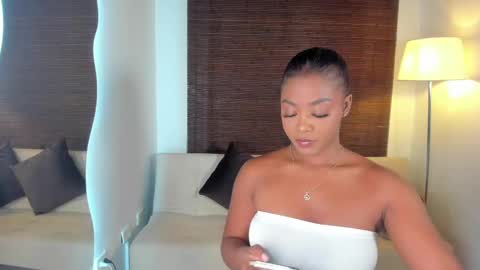 Snapshot of emmy_jacksson chatting on February 19, 11:25 pm emmy_jacksson online show from February 19, 11:25 pm