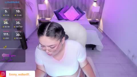 Snapshot of emmy_walker1 chatting on October 6, 11:06 am Emmy Walker online show from October 6, 11:06 am