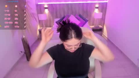 Snapshot of emmy_walker1 chatting on October 20, 11:04 am Emmy Walker online show from October 20, 11:04 am