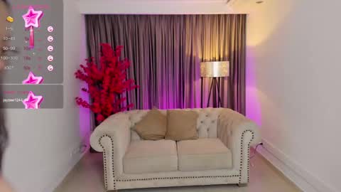 Snapshot of emmy_walker1 chatting on February 25, 10:59 am Emmy Walker online show from February 25, 10:59 am
