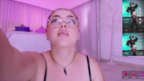 Snapshot of emmy_walker1 chatting on February 22, 1:57 pm Emmy Walker online show from February 22, 1:57 pm