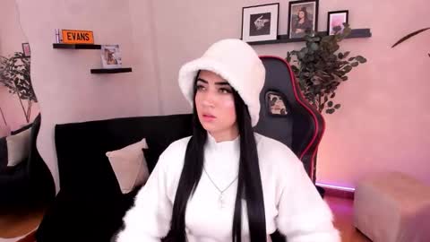 Emmy Evans  online show from November 6, 7:39 pm