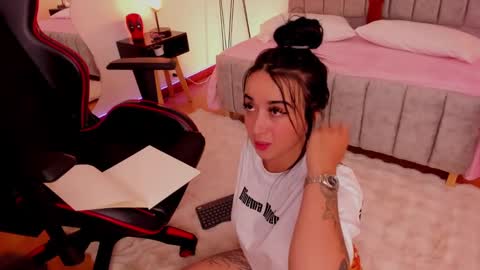 Snapshot of emmyevans1 chatting on January 6, 10:36 pm Emmy Evans online show from January 6, 10:36 pm