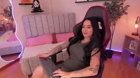 Snapshot of emmyevans1 chatting on September 10, 8:54 pm Emmy Evans online show from September 10, 8:54 pm