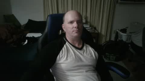 Snapshot of emsguy1 chatting on October 12, 4:05 am Matt online show from October 12, 4:05 am