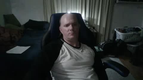 Snapshot of emsguy1 chatting on October 10, 4:29 am Matt online show from October 10, 4:29 am