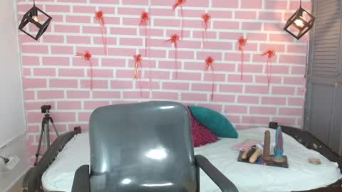 Emy online show from March 5, 8:53 pm